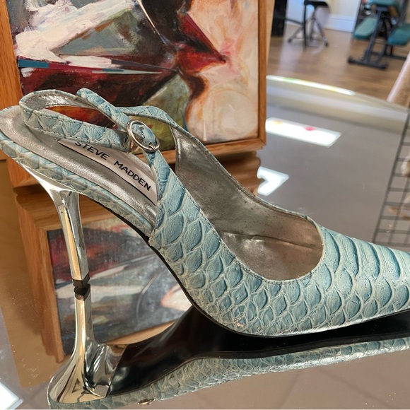 Steve Madden sling heels. Fantastic chrome heel! A very elegant presentation!🍸 - Picture 3 of 5